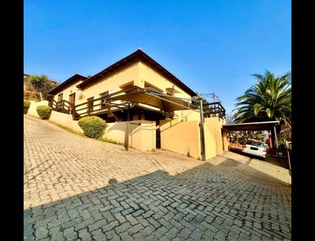 3 BEDROOM TOWNHOUSE FOR SALE IN OAKDENE